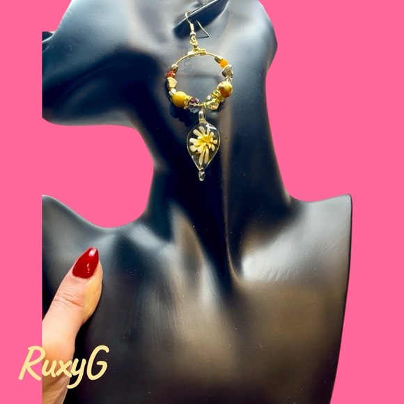 581. Gold and Yellow Floral Drop Earrings - Picture 4 of 6